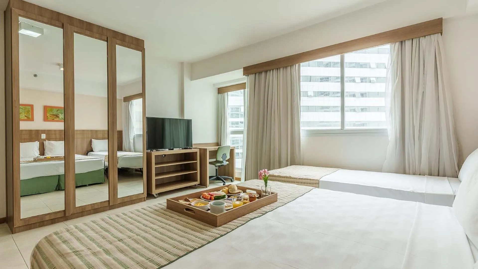 Saint Moritz Hplus Express Brasilia